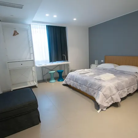 לינה וארוחת בוקר Brezza Di Mare 3*