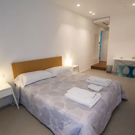 Brezza Di Mare Alojamento de Acomodação e Pequeno-almoço 3*