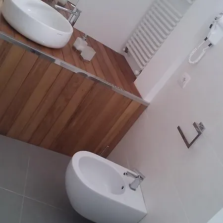 Brezza Di Mare Alojamento de Acomodação e Pequeno-almoço Aci Castello