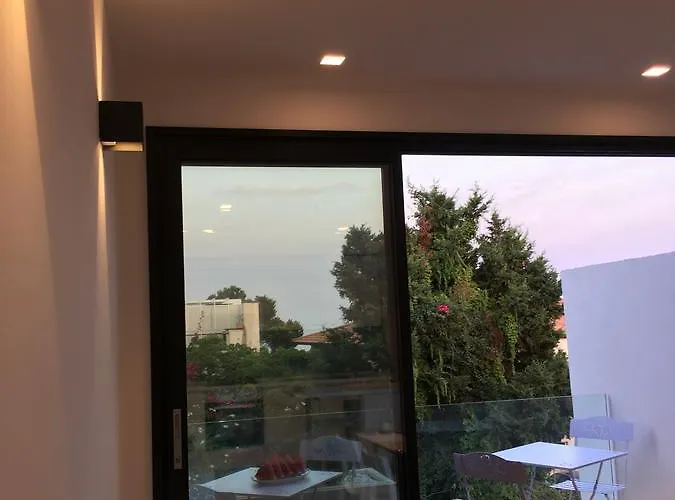 Brezza Di Mare אצ'י קסטלו
